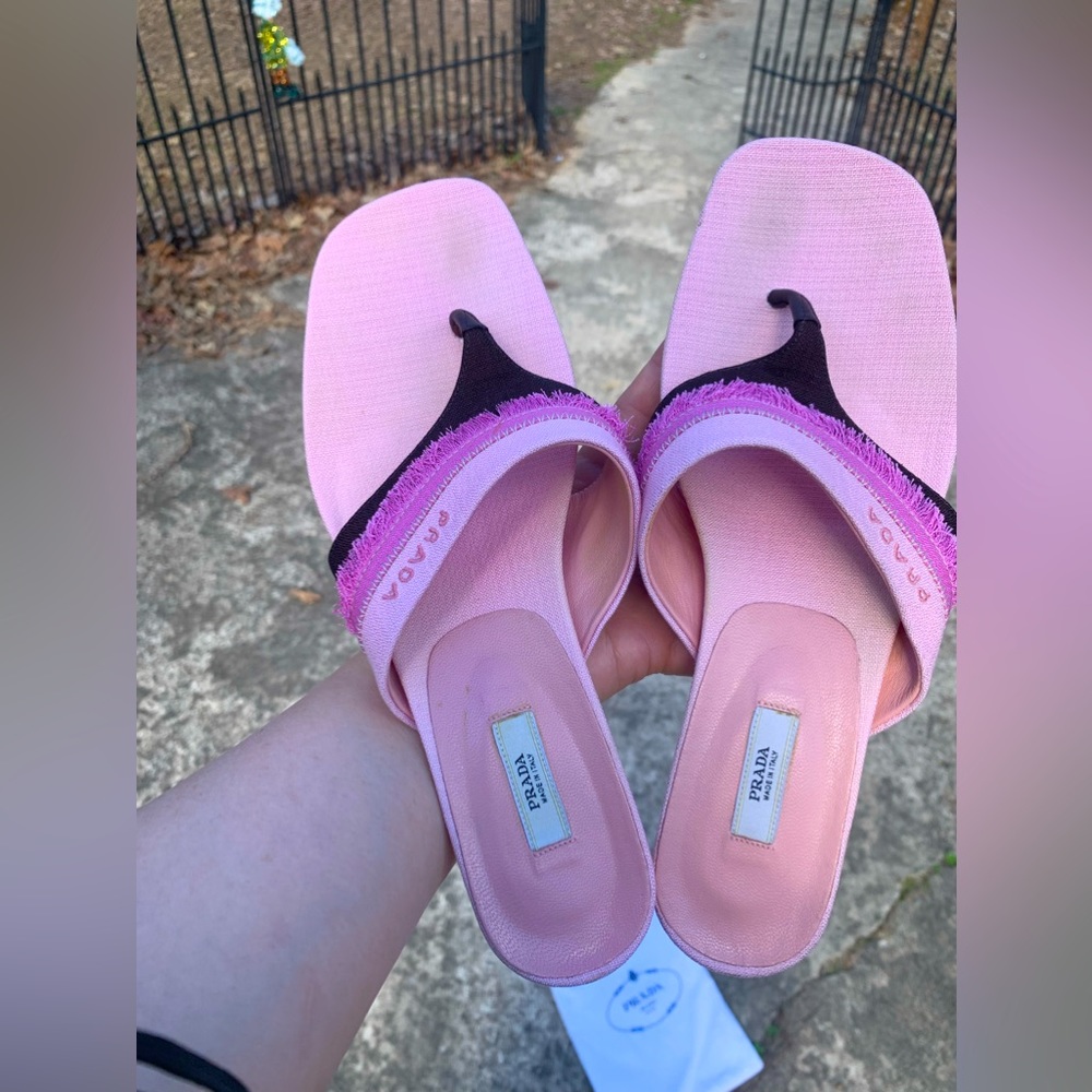 Prada Light pink silk& leather kitten heel’s sandals flip flops